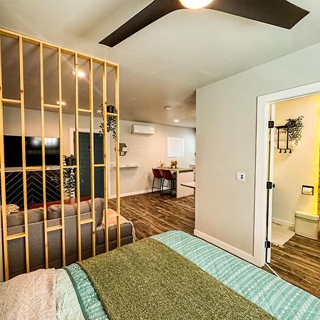 Private-Suite, Kitchen, Laundry, Rainfall Shower, 4Ktv El Centro Exterior foto