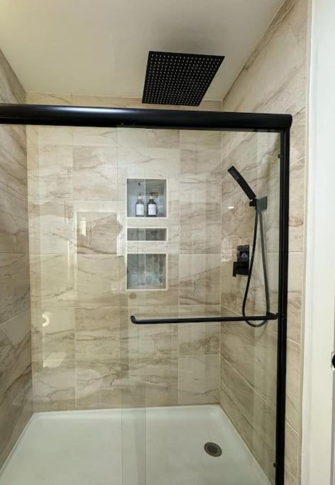 Private-Suite, Kitchen, Laundry, Rainfall Shower, 4Ktv El Centro Exterior foto