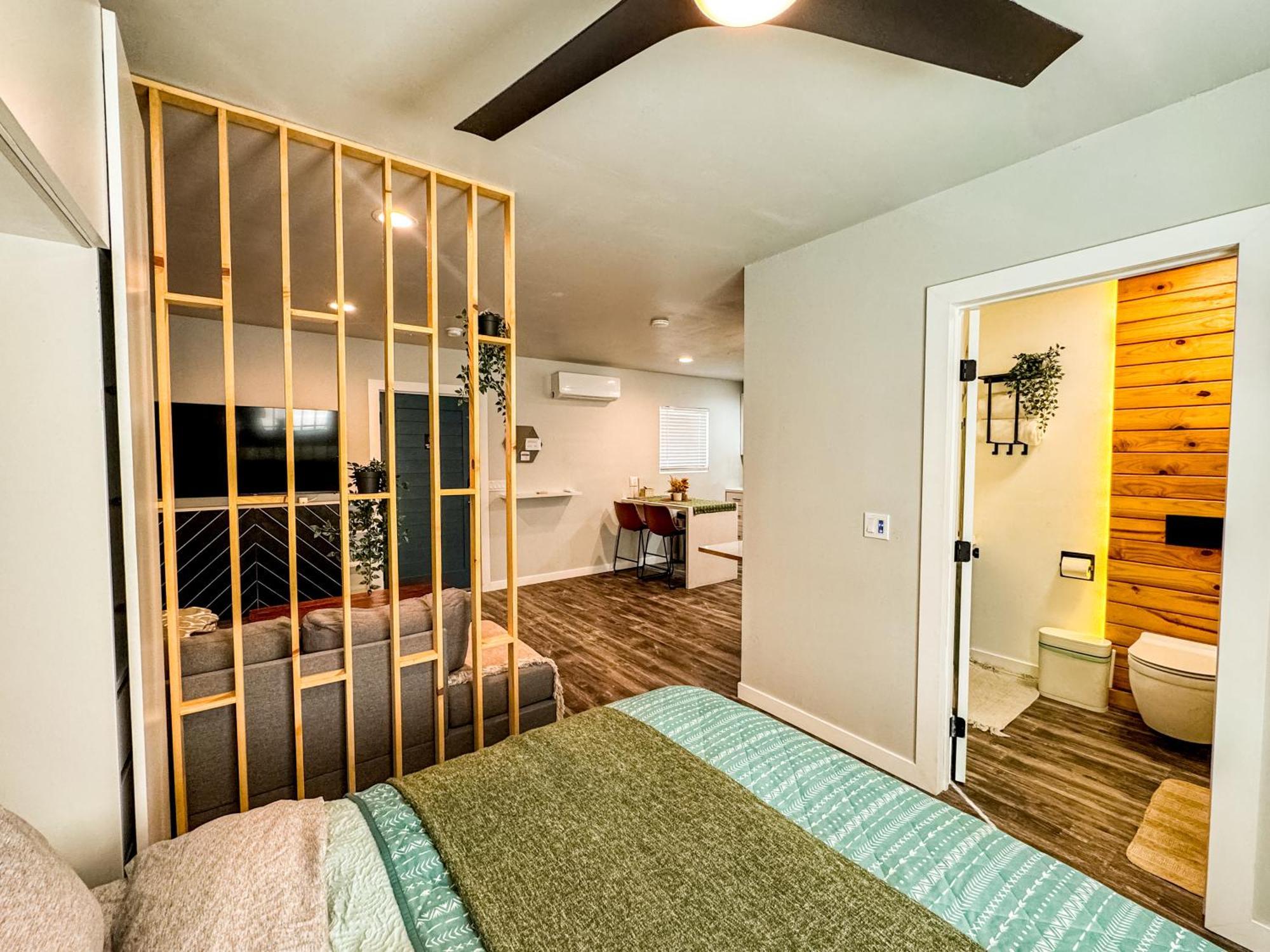 Private-Suite, Kitchen, Laundry, Rainfall Shower, 4Ktv El Centro Exterior foto